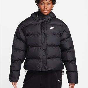 Nike puffer coat size medium